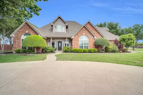 711 Willow Ln, Waxahachie, TX 75165