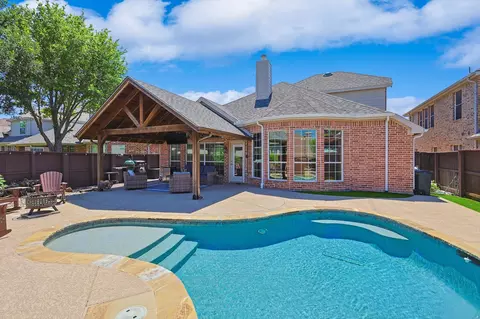 8748 Dayton Dr, Lantana, TX 76226
