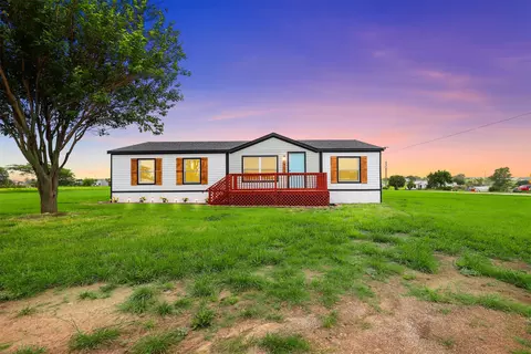 5605 Texas St, Joshua, TX 76058