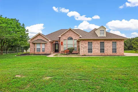 214 Knob Hill Dr, Granbury, TX 76048