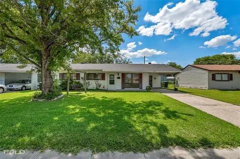 1711 Caney Lake Dr, Bossier City, LA 71112