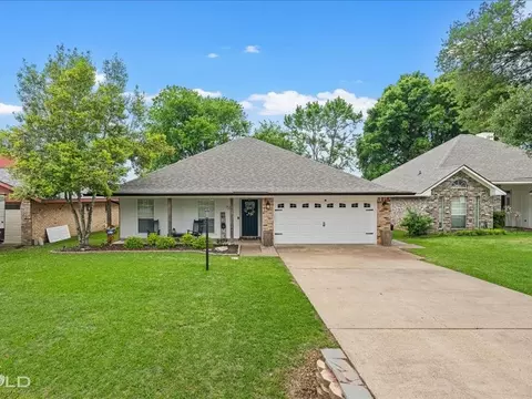 225 S Parkridge Dr, Benton, LA 71006