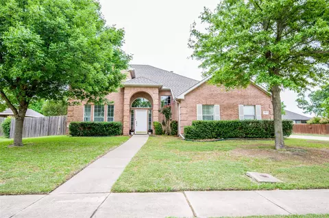 741 Willow Crest Dr, Midlothian, TX 76065