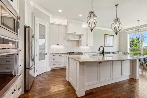 2406 Prestwick Dr, Midlothian, TX 76065