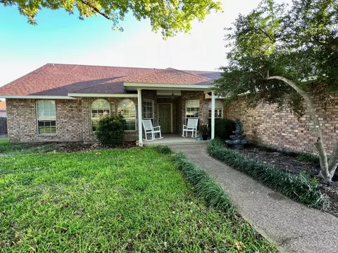 Exterior - 903 W Barnes Ave, Comanche, TX 76442 photo 2 of 11