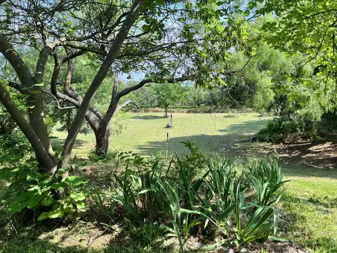 Exterior - 903 W Barnes Ave, Comanche, TX 76442 photo 6 of 11