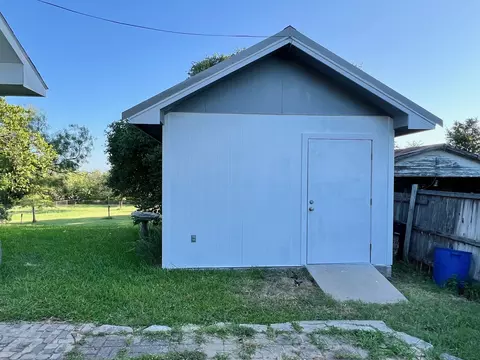 Other - 903 W Barnes Ave, Comanche, TX 76442 photo 5 of 5