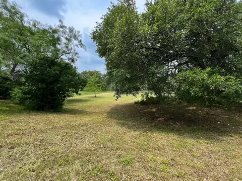 Exterior - 903 W Barnes Ave, Comanche, TX 76442 photo 7 of 11