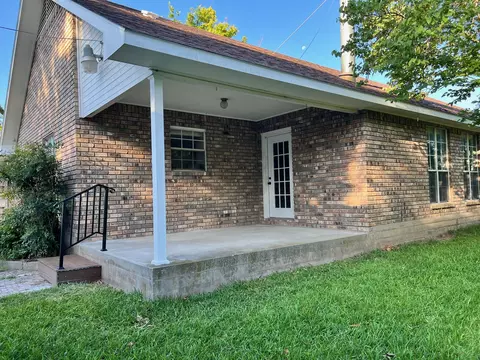 Exterior - 903 W Barnes Ave, Comanche, TX 76442 photo 4 of 11
