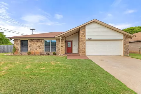 2001 Cedar Grove Ln, Bedford, TX 76021