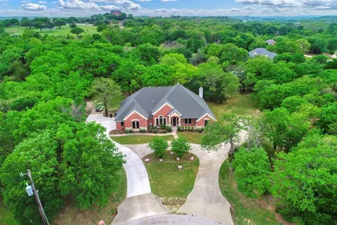 108 Preston Oaks Ct, Azle, TX 76020