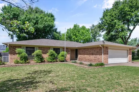 2700 Lucas Dr, Arlington, TX 76015