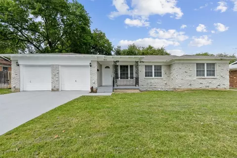 4913 Ira St, Haltom City, TX 76117