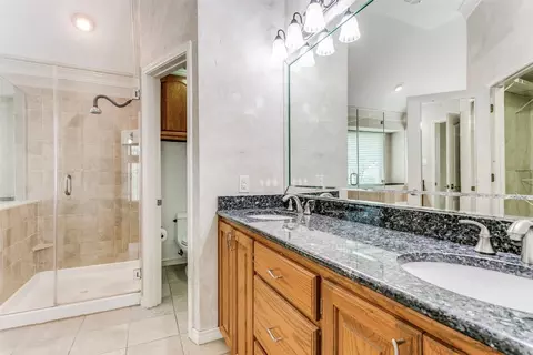 Bath - 4154 Cedar Dr, Grapevine, TX 76051 photo 4 of 6