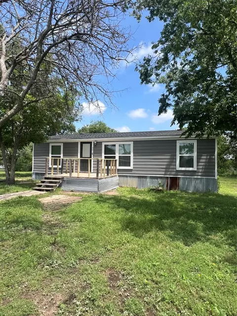 301 Stonebridge Ct, Weatherford, TX 76085