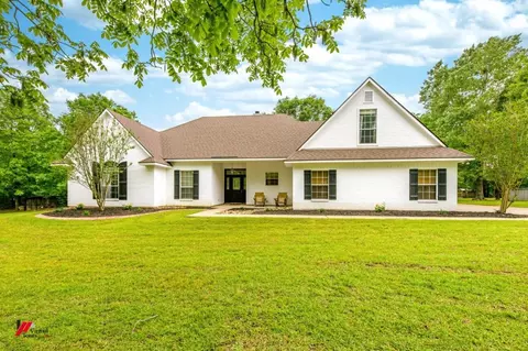 576 Bob White Ln, Benton, LA 71006