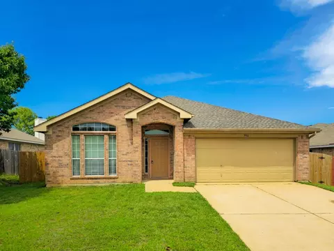 1336 Meadowbrook Ln, Crowley, TX 76036