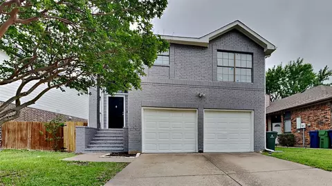 734 Meadowcreek Ct, Garland, TX 75043