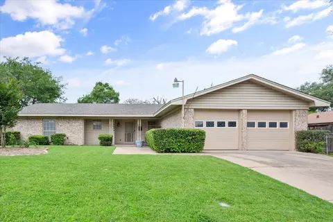 5654 Vega Dr, Fort Worth, TX 76133