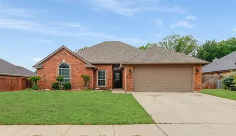 609 Carriage Ln, Saginaw, TX 76179