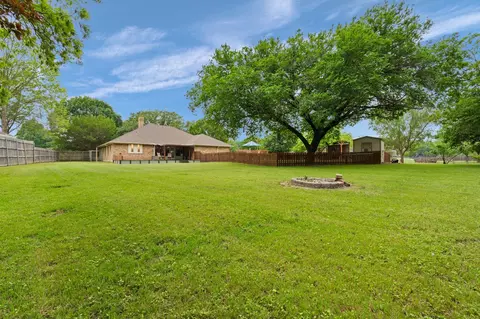 413 Emerald Ct, Burleson, TX 76028