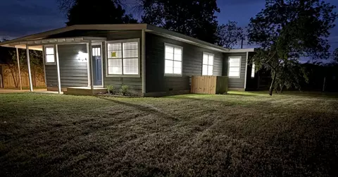 Exterior - 904 E Fitzgerald St, Bangs, TX 76823 photo 16 of 17