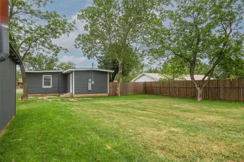 Exterior - 904 E Fitzgerald St, Bangs, TX 76823 photo 12 of 17