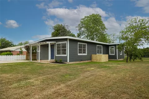 904 E Fitzgerald St, Bangs, TX 76823