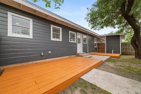 Exterior - 904 E Fitzgerald St, Bangs, TX 76823 photo 7 of 17