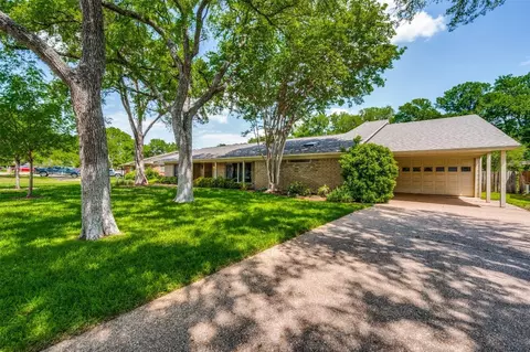 1017 Sleepy Hollow Dr N, Irving, TX 75061