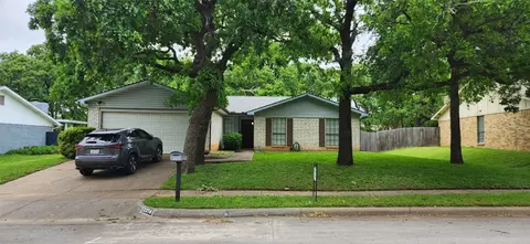 2216 Cottonwood Ln, Bedford, TX 76021