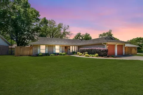 9013 Mahan Dr, Benbrook, TX 76116