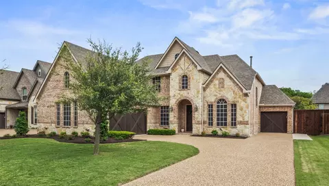 2733 Broadway Dr, Trophy Club, TX 76262
