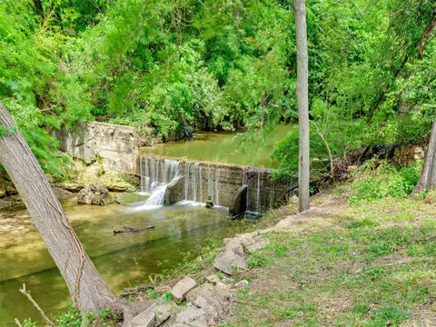 10040 Meadowbrook Dr, Dallas, TX 75229