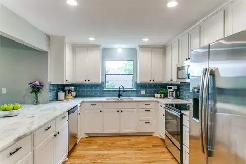 404 Cumberland Dr, Hurst, TX 76054