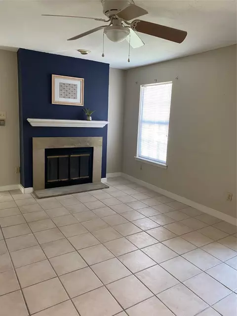 1716 Crest Grove Dr, Arlington, TX 76012