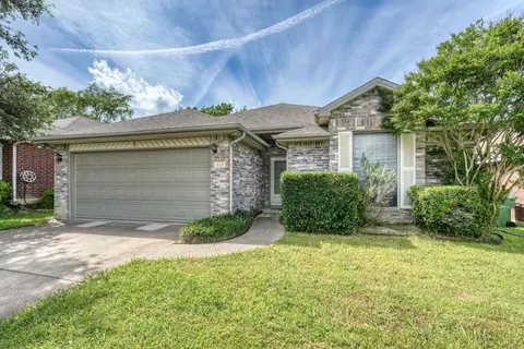 913 Mill Spring Dr, Garland, TX 75040