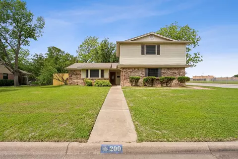 200 Stefanie St, Burleson, TX 76028
