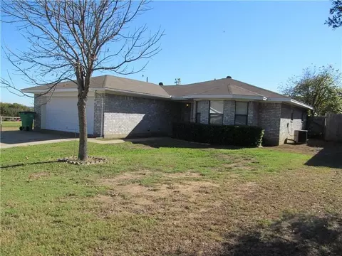 2318 Jodi Ln, Gainesville, TX 76240