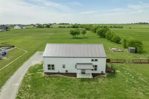 Exterior - 5828 County Road 1093, Celeste, TX 75423 photo 1 of 10