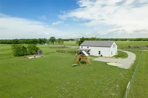 Exterior - 5828 County Road 1093, Celeste, TX 75423 photo 7 of 10
