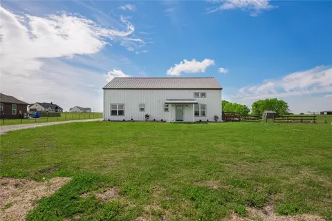 Exterior - 5828 County Road 1093, Celeste, TX 75423 photo 3 of 10