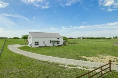 Exterior - 5828 County Road 1093, Celeste, TX 75423 photo 8 of 10