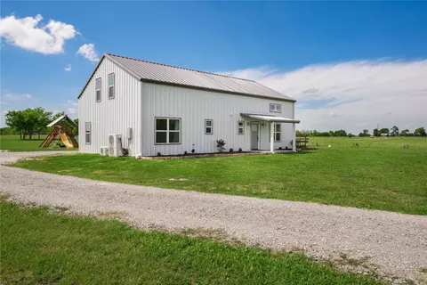 Exterior - 5828 County Road 1093, Celeste, TX 75423 photo 4 of 10