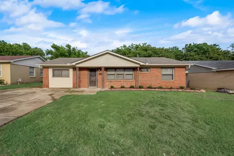 1629 Inglewood Dr, Grand Prairie, TX 75051