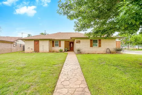 649 Tena Ct, Burleson, TX 76028
