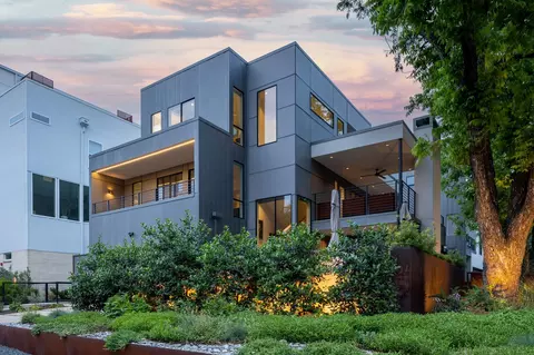 2700 Knight St, Dallas, TX 75219
