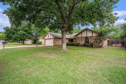 704 Highland Park Dr, Hurst, TX 76054