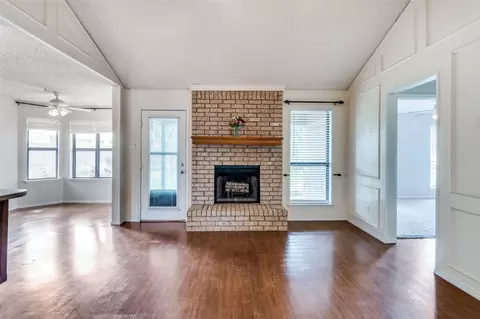 7933 Pebblebrook Dr, Watauga, TX 76148