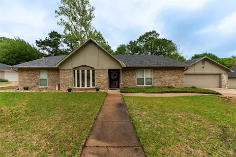 4025 Dawn Dr, Paris, TX 75462